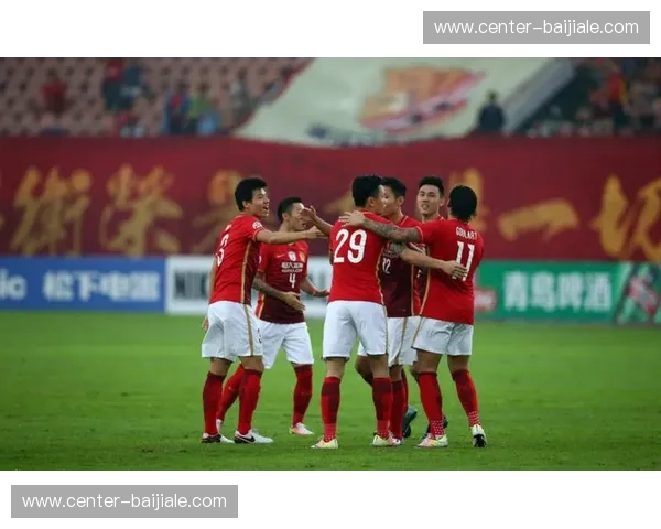 巅峰对垒：广州恒大与悉尼FC，那一抹燃烧天河的红与跨越海洋的蓝